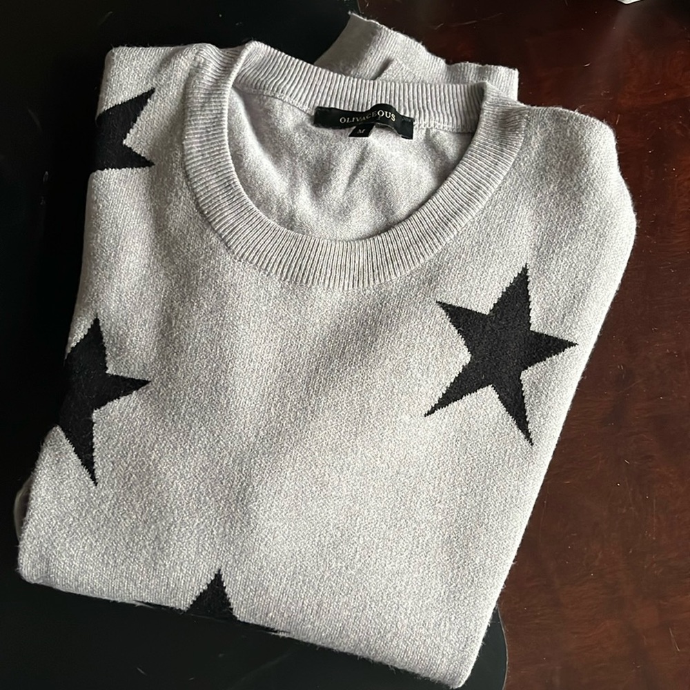 Star crewneck sweater!